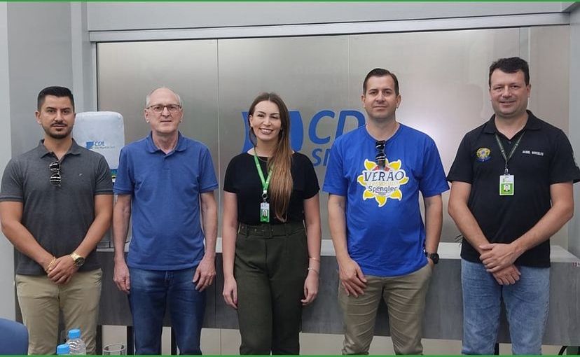 Os professores da área, Daniel de Souza Barcelos, Maiara Laís Marcon e Cherilo Dalbosco, foram recebidos pelo presidente da CDL, Juares S. dos Santos Junior, e por outros membros da CDL