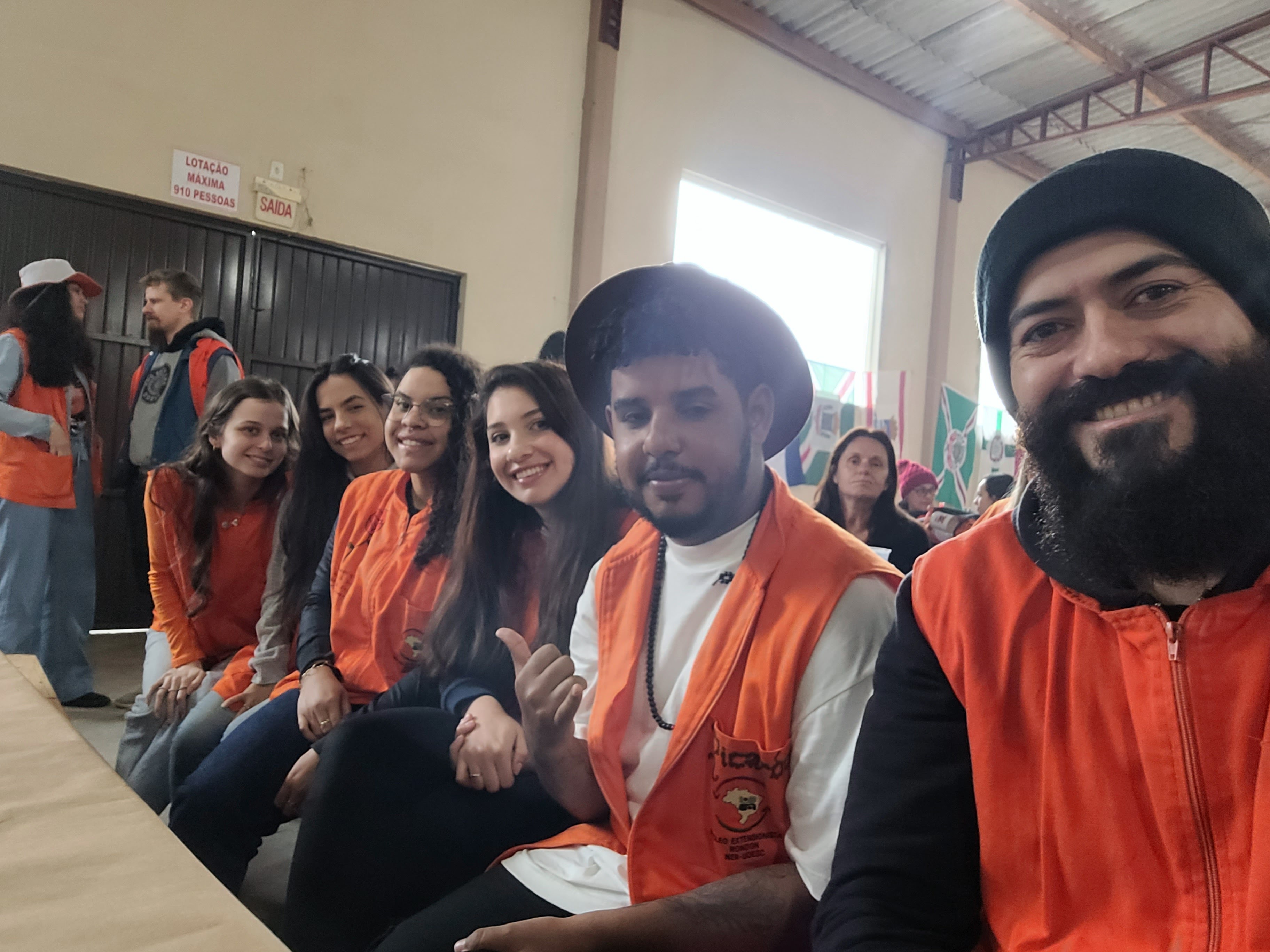 Equipe coordenada pelo servidor Tomé de Pádua (primeiro à direita, de touca e barba) atuou na cidade de Celso Ramos