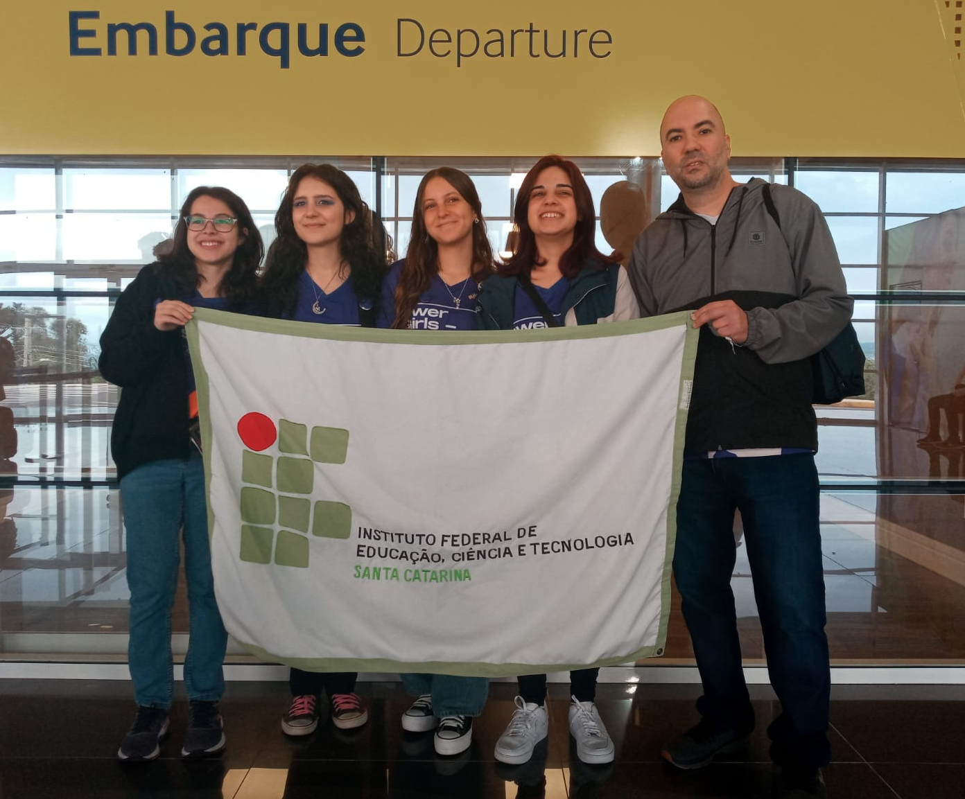 Embarque do grupo para Brasília foi nesta quinta-feira (05)