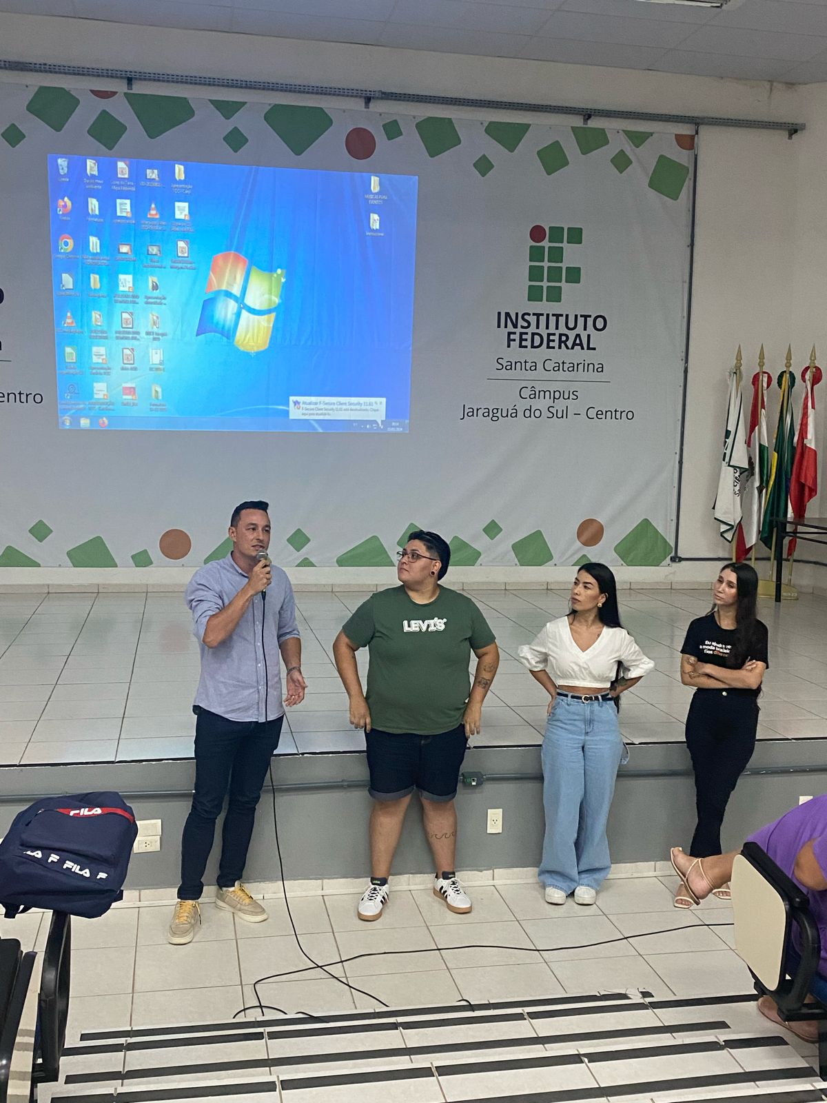 IFSC do Centro: egressos da graduação e curso técnico dão depoimentos aos atuais estudantes.
