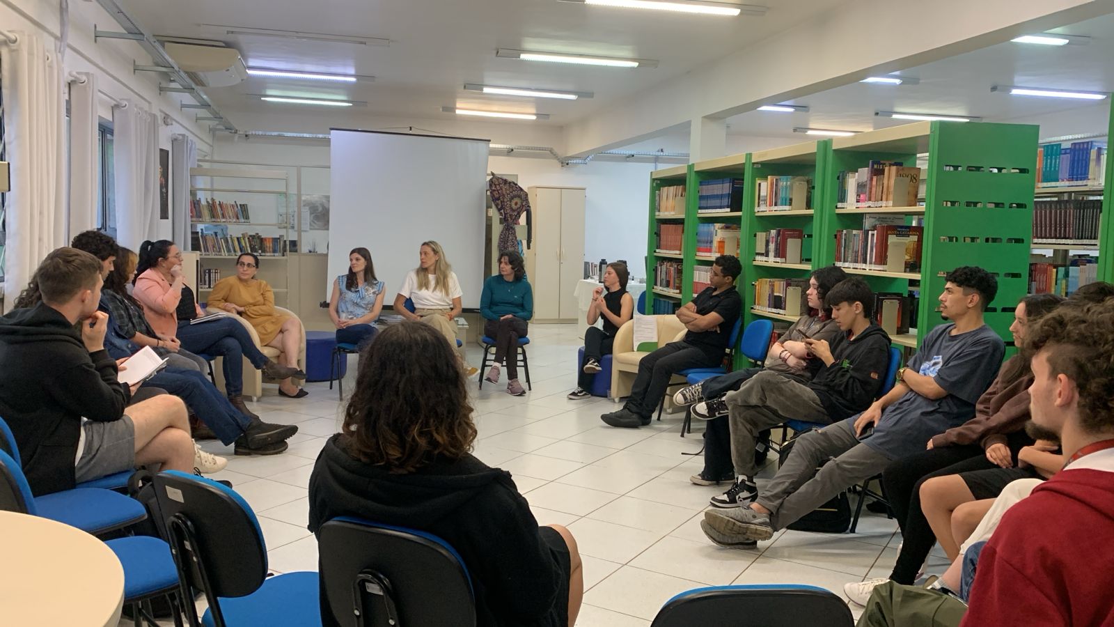 Café com Poesia durante Semana Nacional do Livro e da Biblioteca de 2024