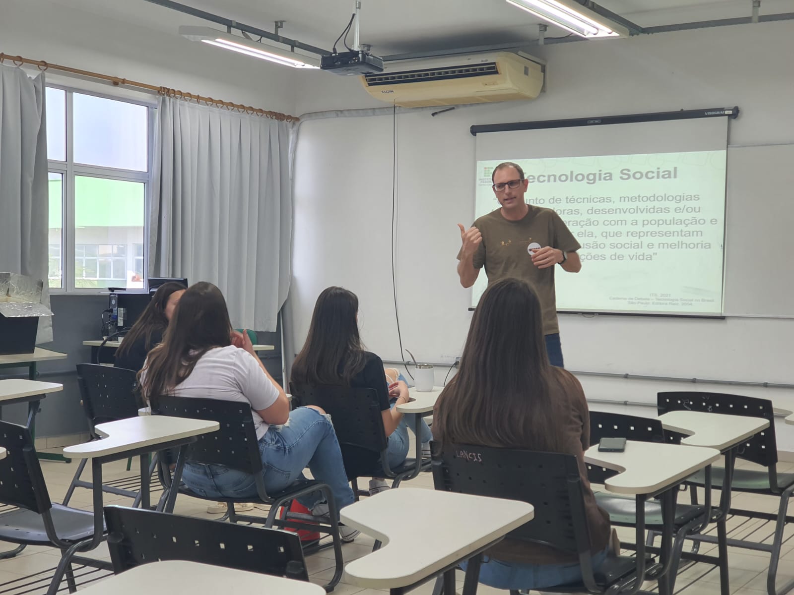 Oficina “Tecnologias sociais: alternativas econômicas e sustentáveis para a solução de problemas”, com o professor Alencar Migliavacca