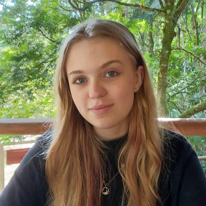 Amanda de Mello tem 19 anos e é estudante do IFSC desde 2023