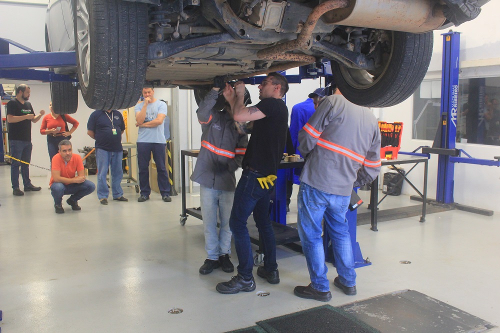 Curso de manutenção de carros elétricos prioriza segurança I Fotos: Carla Algeri