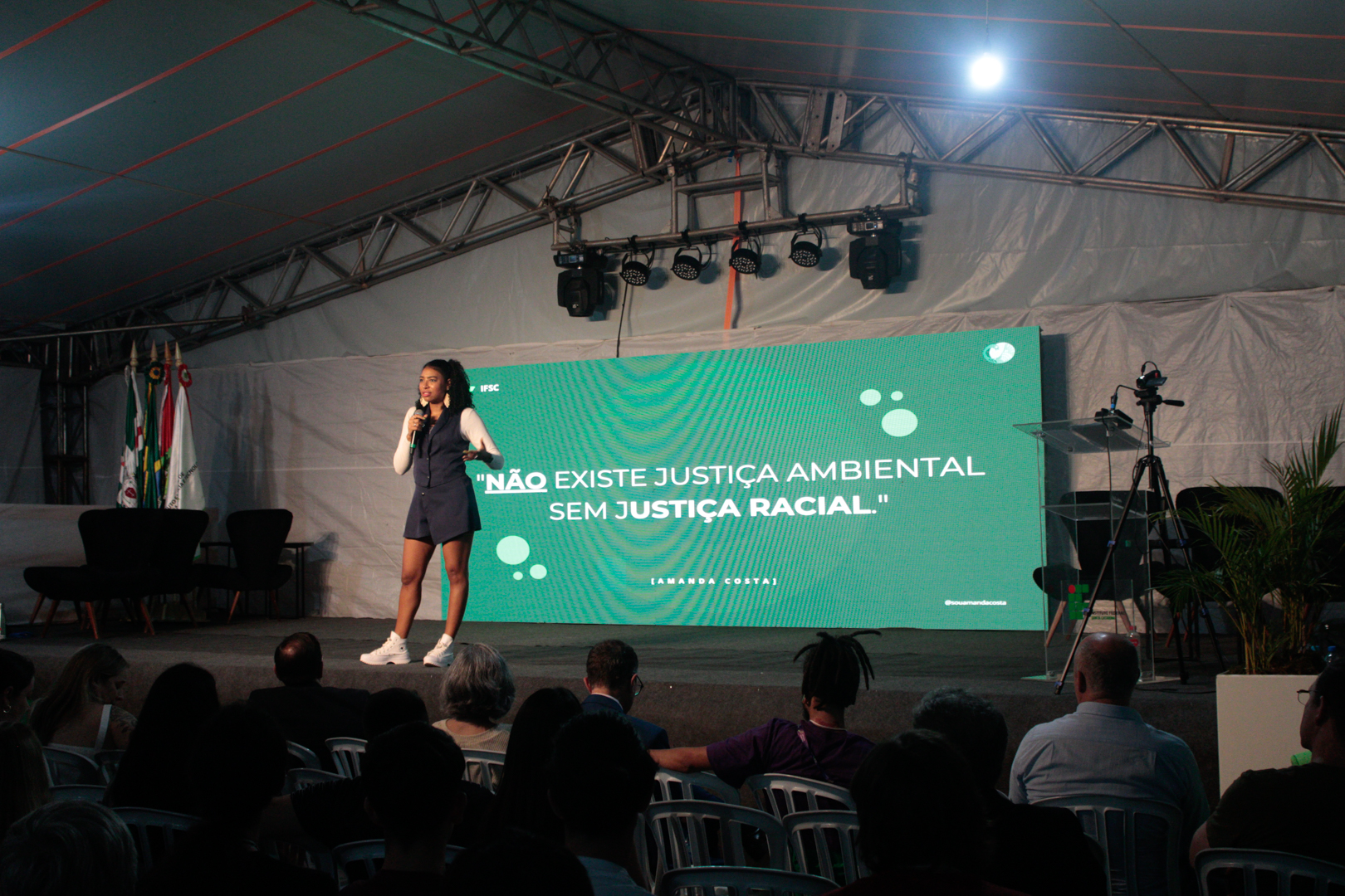 Amanda Costa fez a palestra de abertura | Foto: Maurílio Quadros da Rosa