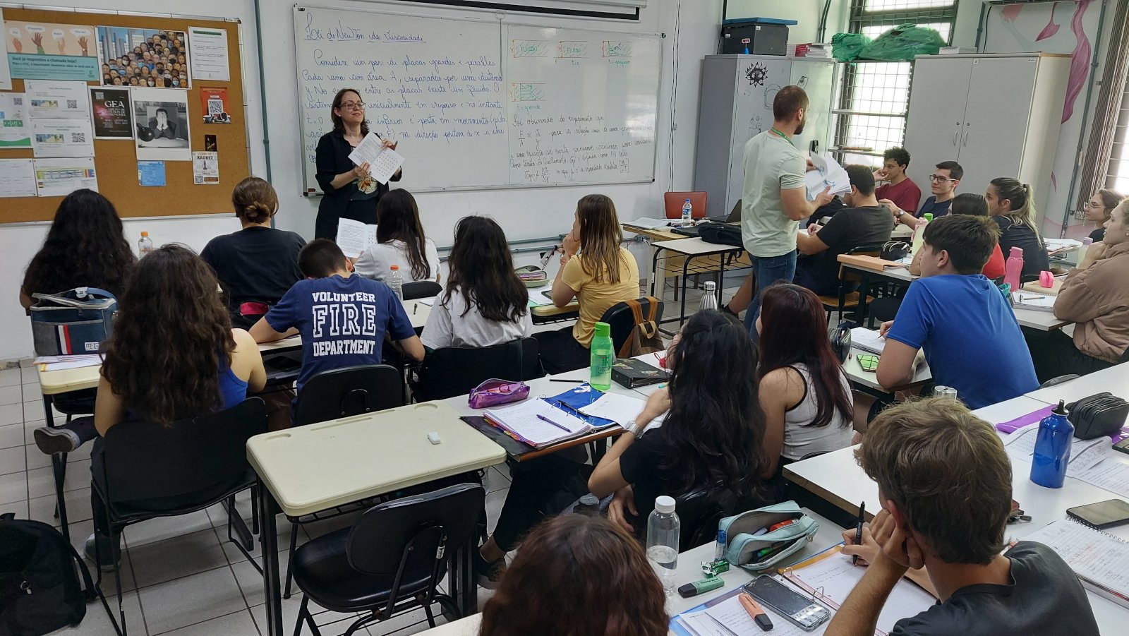 Passagens nas salas de aula do IFSC do Centro para falar sobre cultura surda e ensinar sinais básicos de Libras.