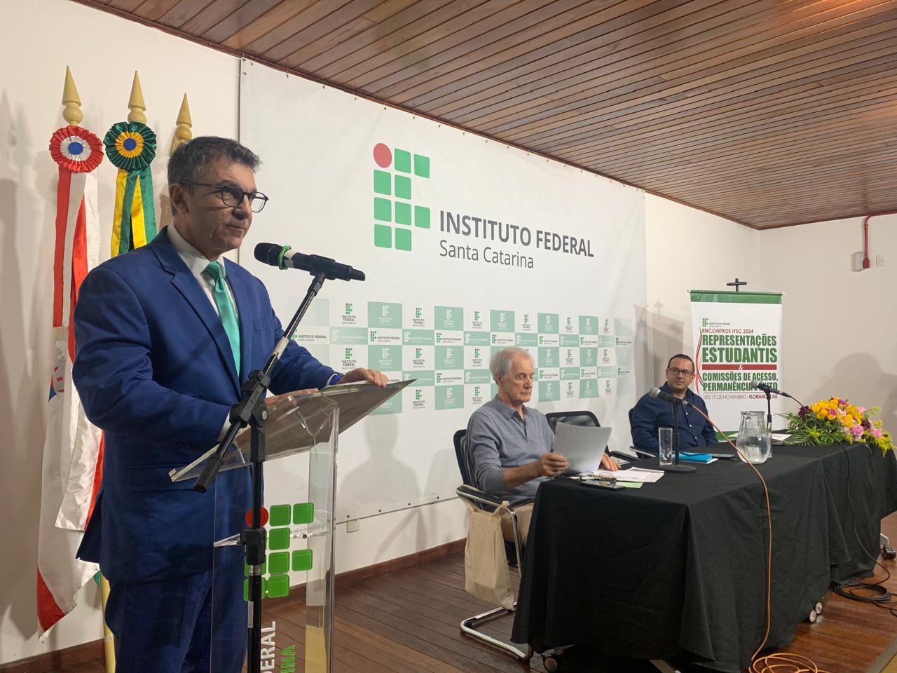 Reitor do IFSC, Mauricio Gariba Júnior, enfatizou o papel de garantir suporte aos estudantes para que ninguém fique para trás