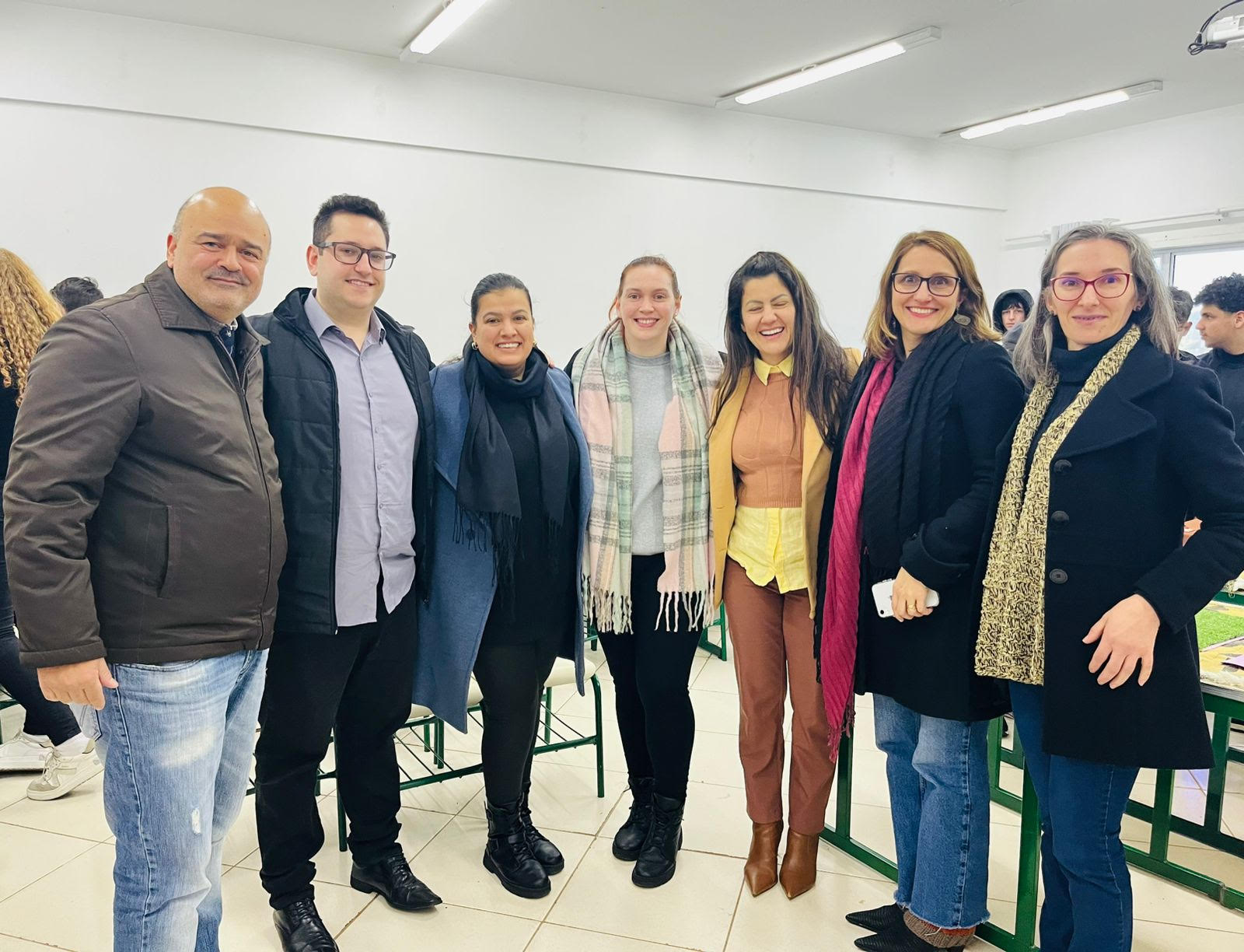 Equipe do IFSC com representantes da Associação