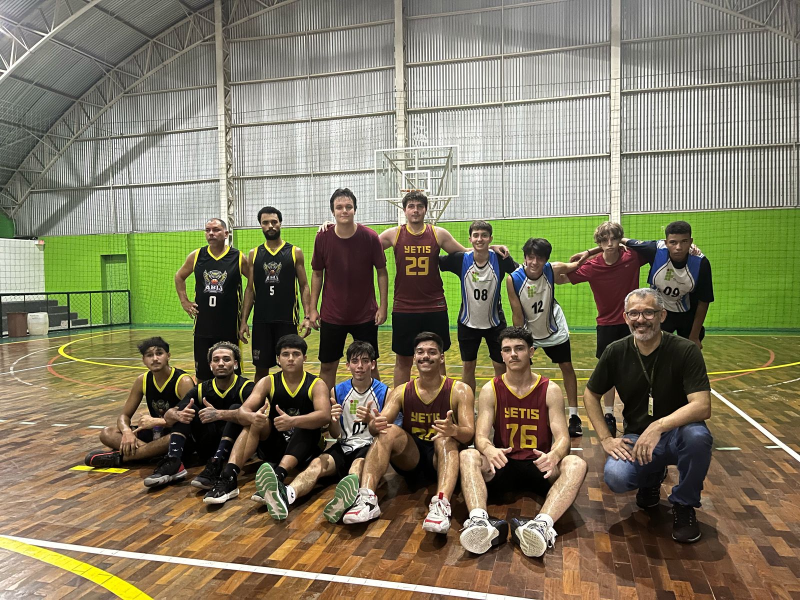 Time de basquete do ensino médio técnico do IFSC Centro.