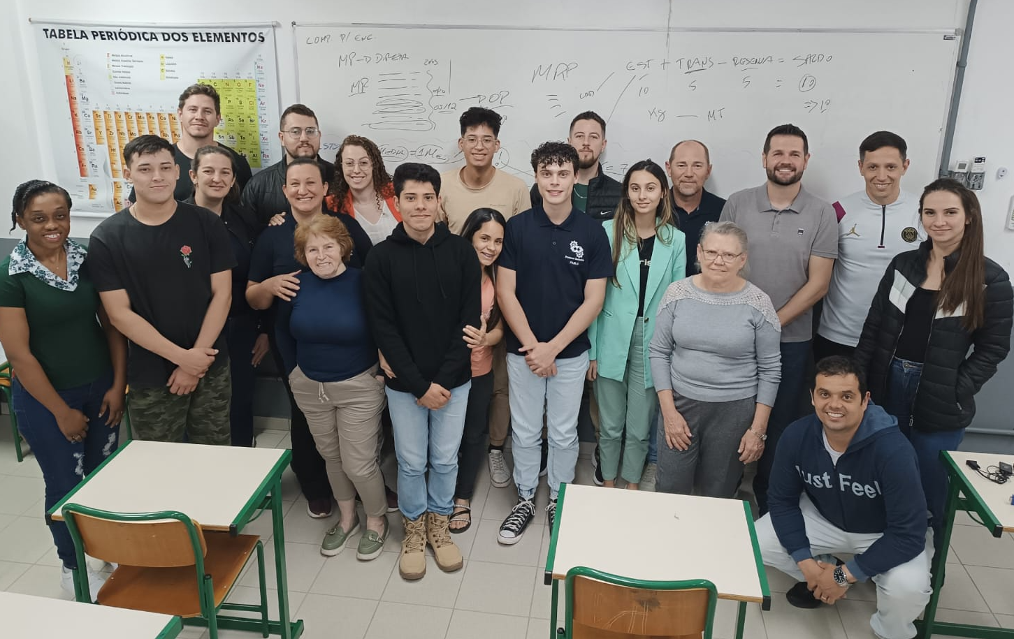 Turma do segundo período do curso superior de Tecnologia em Processos Gerenciais recebeu o administrador Eduardo André Kollet, gerente executivo e responsável pelo setor de suprimentos e logística da Torfresma