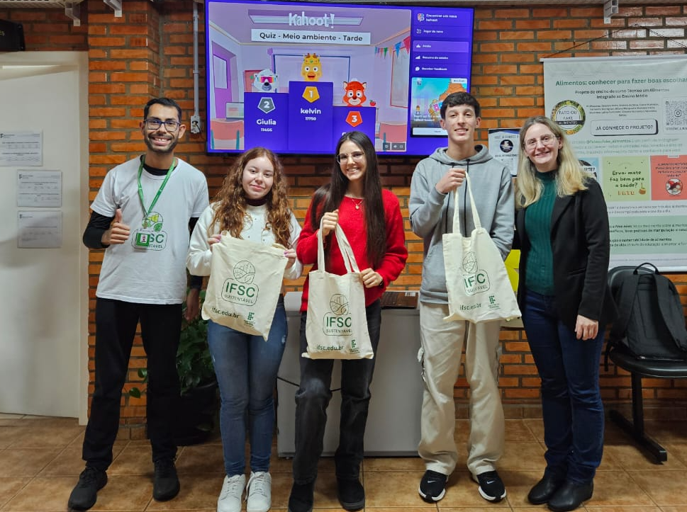 Os estudantes dos cursos técnicos integrados ao Ensino Médio participaram do 