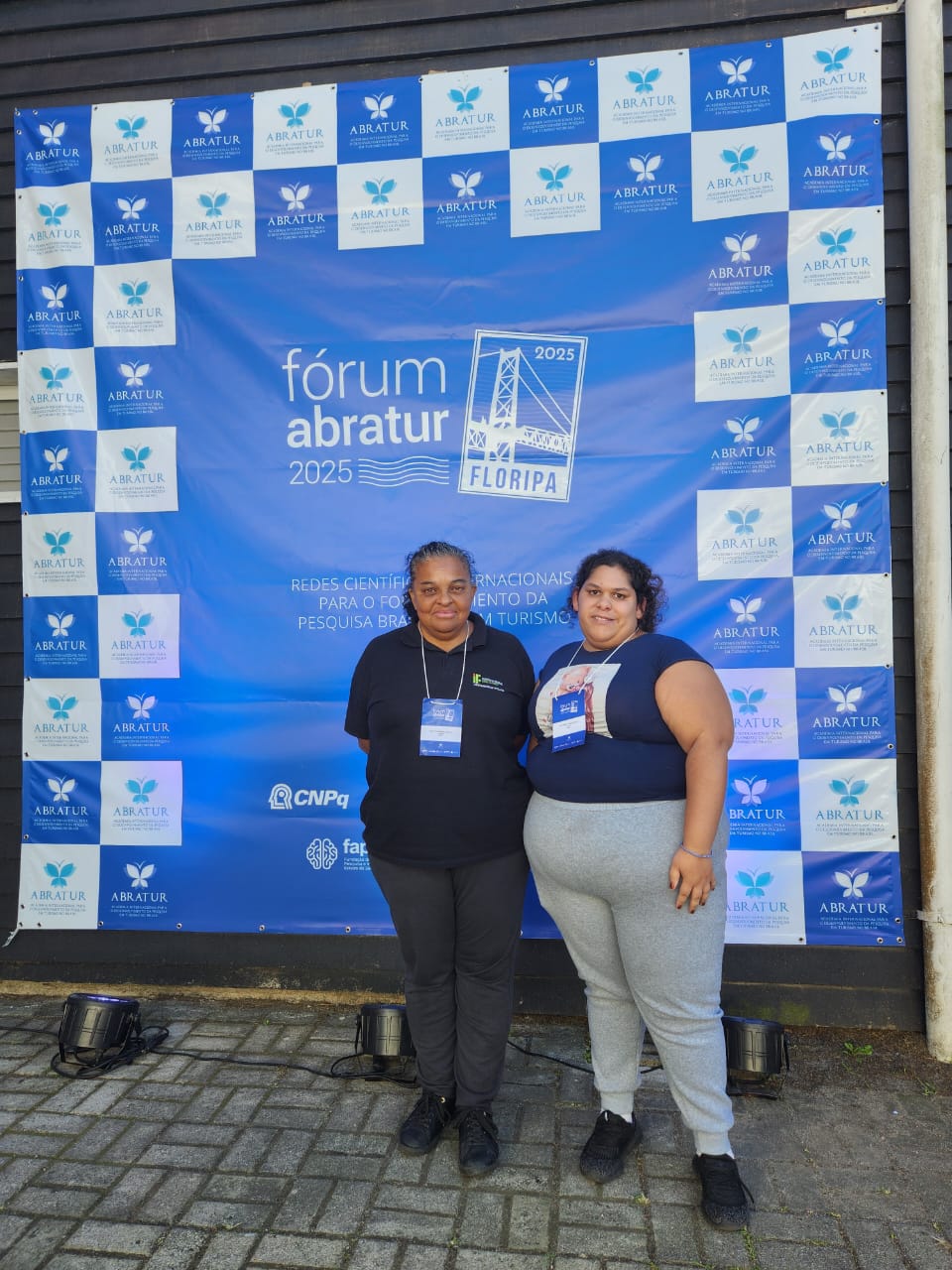 No total, 93 estudantes do Câmpus Florianópolis-Continente participaram do evento. Entre eles, Simone (à esquerda) e Ana Luisa (à direita), que avaliaram como positiva a experiência
