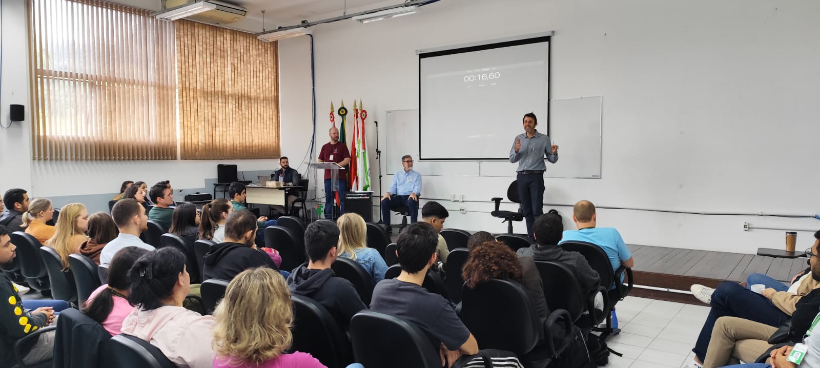 Debate entre candidatos à direção-geral no IFSC Rau.