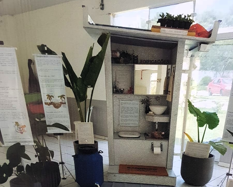 Sanitário seco possibilita tratar os resíduos orgânicos por meio de tecnologia biológica de compostagem, sem utilização de água
