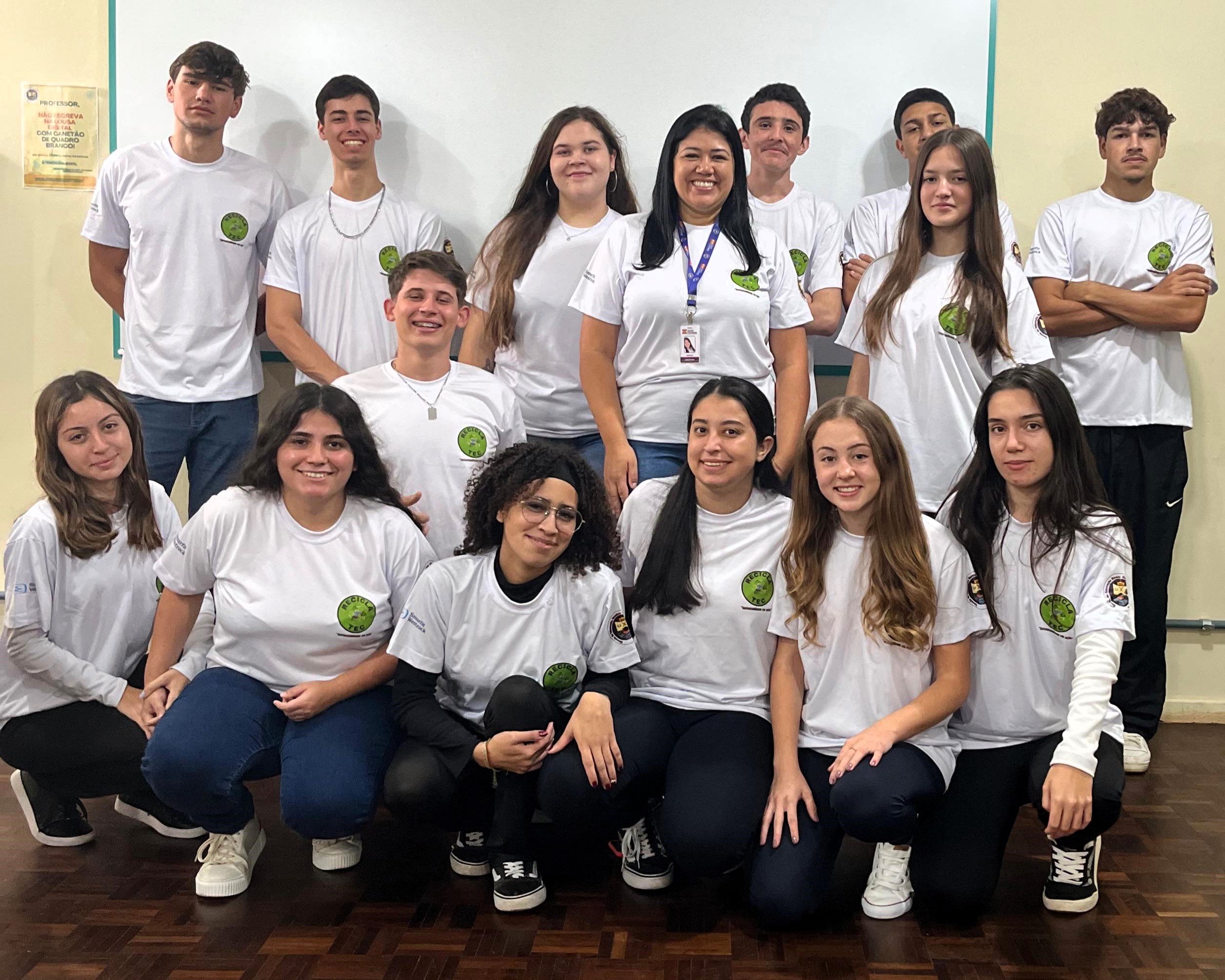 Equipe do curso técnico em Comércio da EEB Colombo Machado Salles