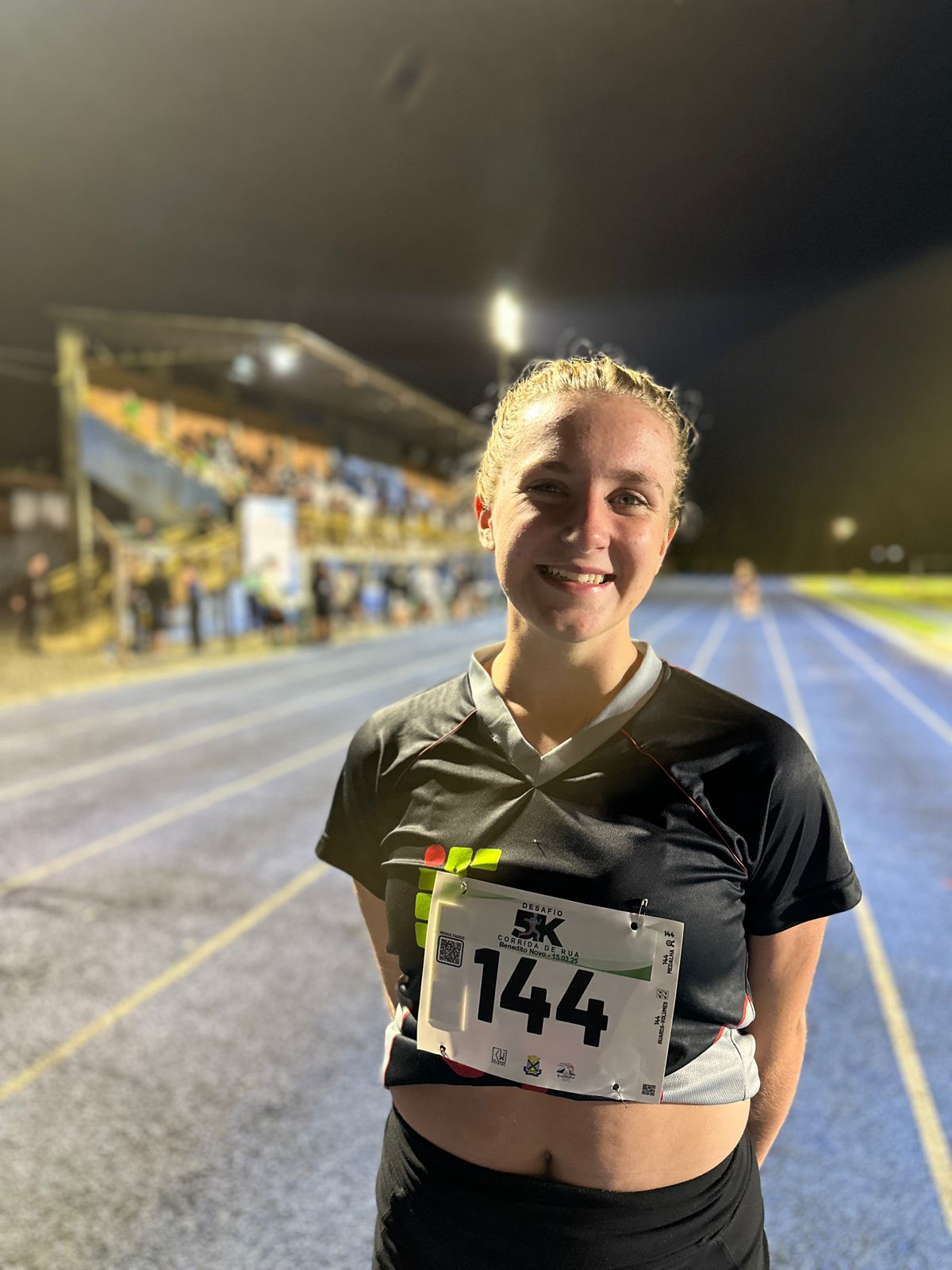 Intercambista de Jaraguá do Sul foi prata nos 800m e bronze nos 3000m.