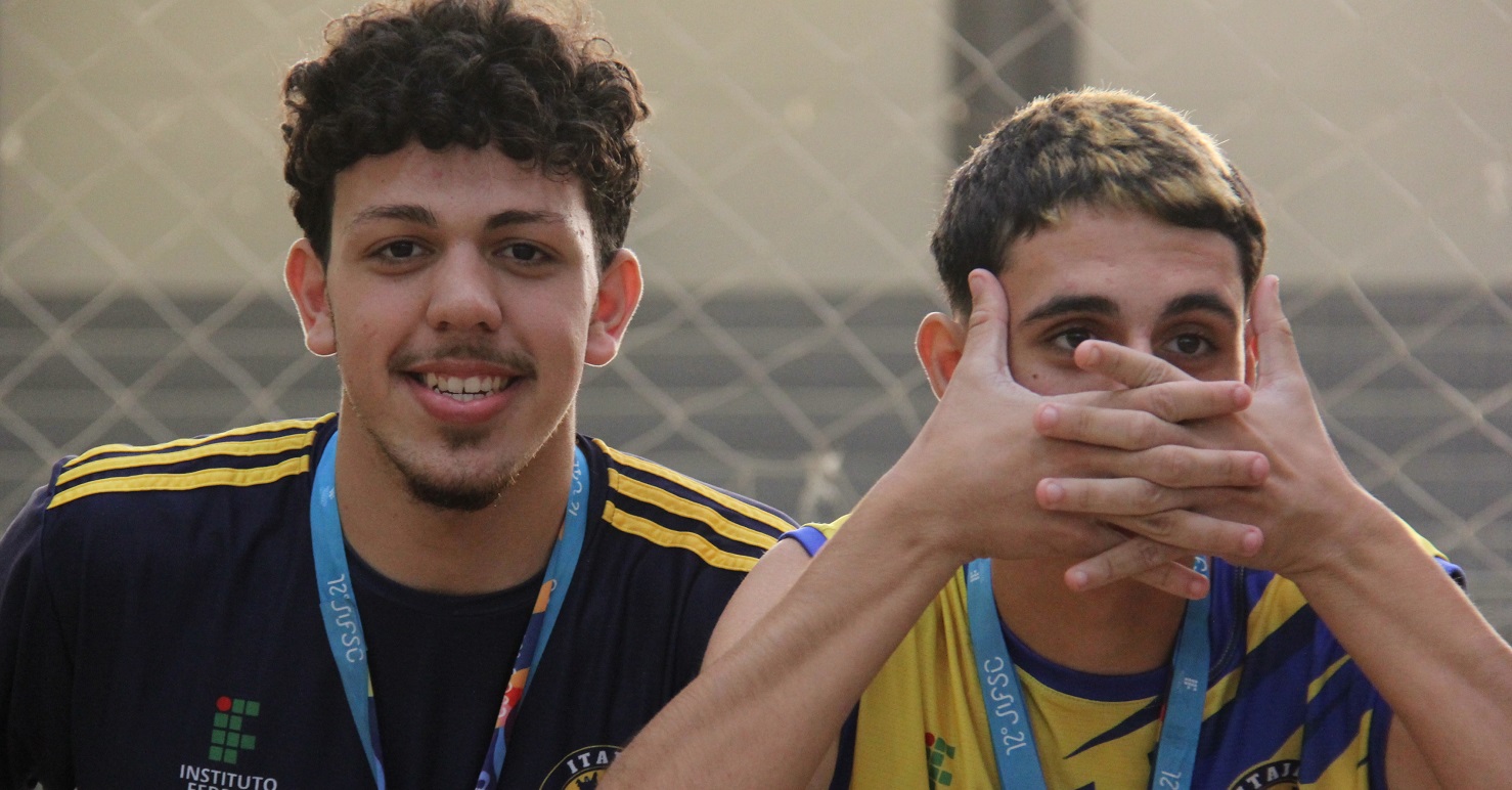 Caio Daniel e Caio Moran na entrega das medalhas do atletismo I Foto: Carla Algeri