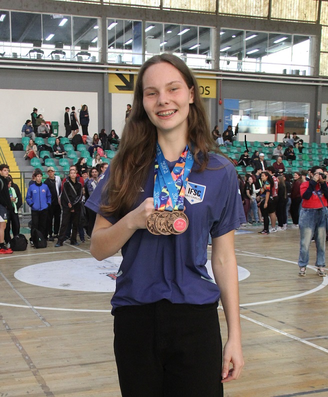 Camila Rambo leva três medalhas no 12º JIFSC I Foto: Carla Algeri