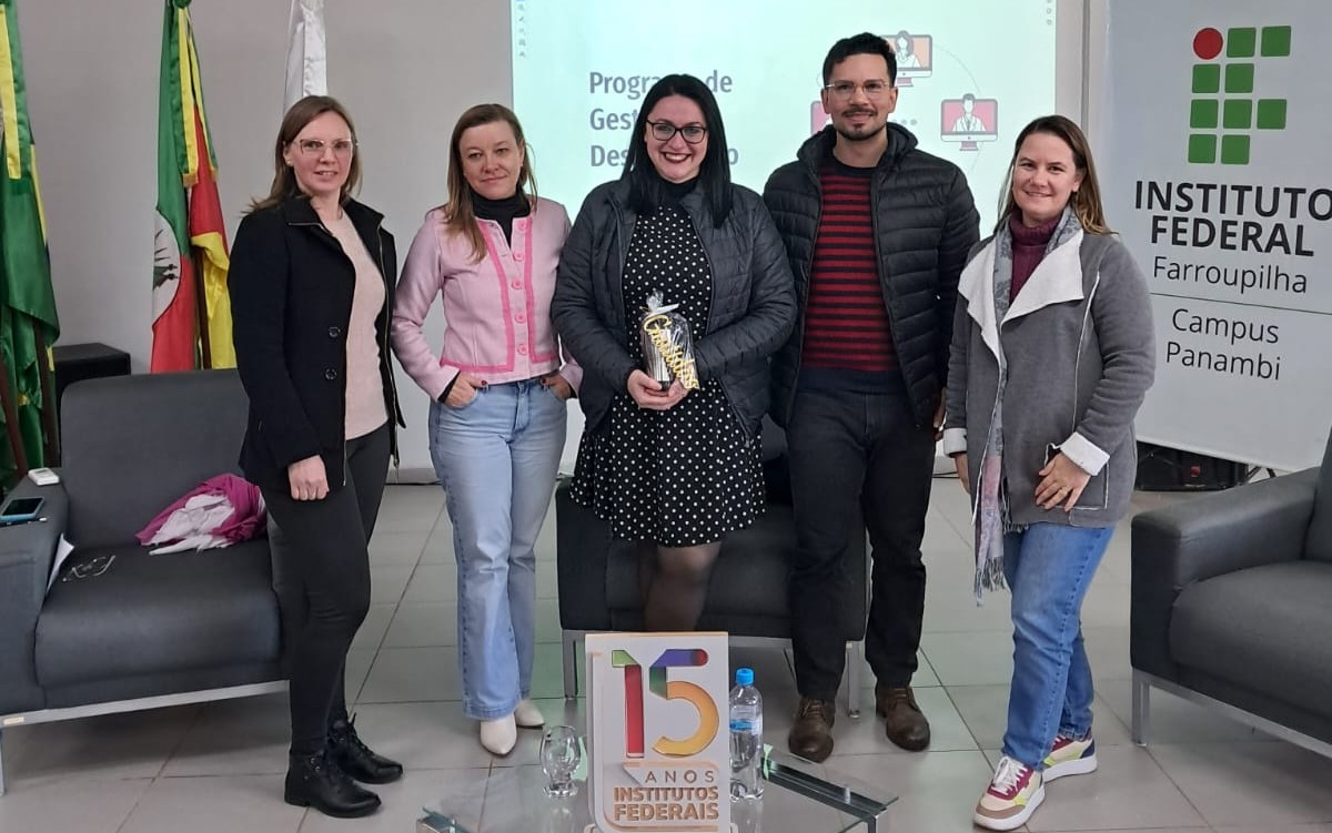 Jeniffer falou para servidores em evento presencial no Câmpus Panambi do IFFar