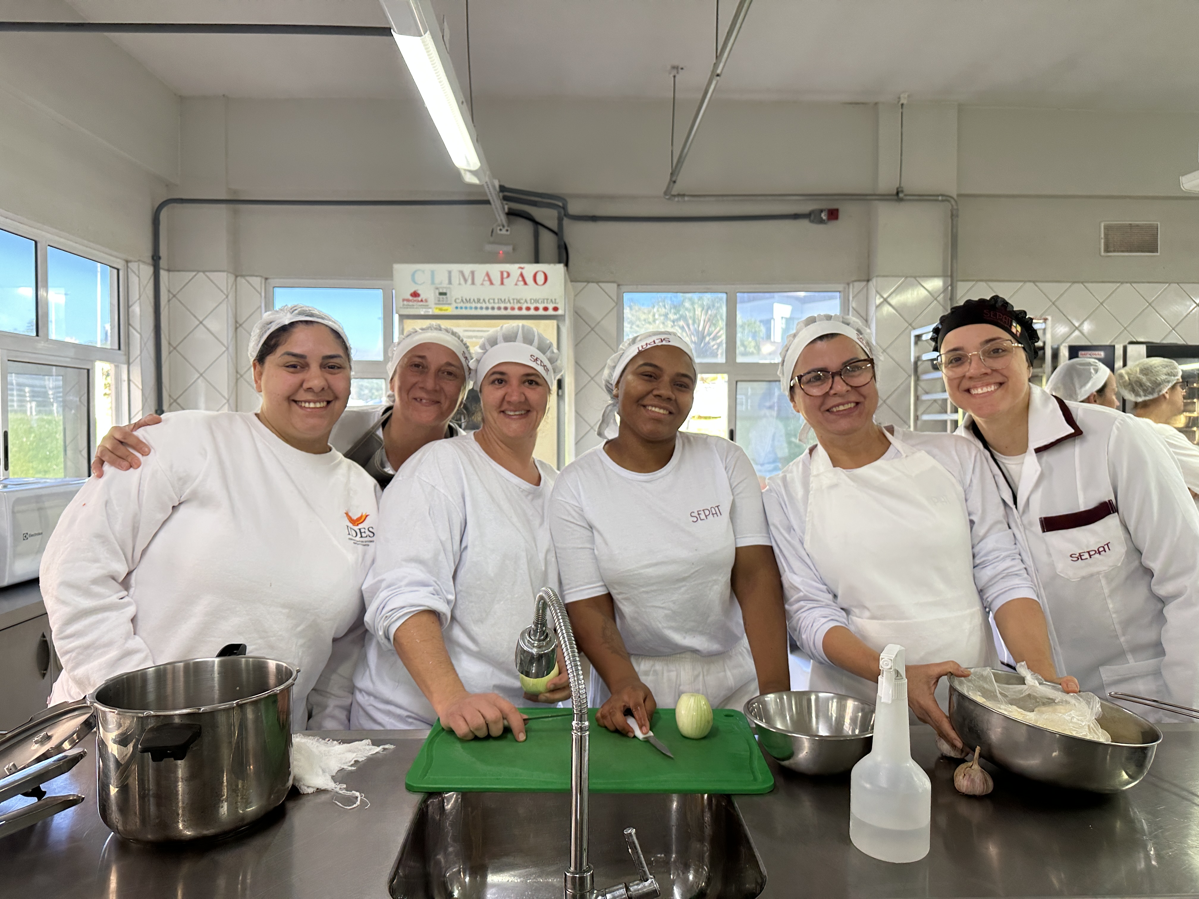 Cerca de 550 profissionais que atuam na alimentação escolar da rede municipal de educação de Florianópolis participaram de uma capacitação no Câmpus Florianópolis-Continente do IFSC
