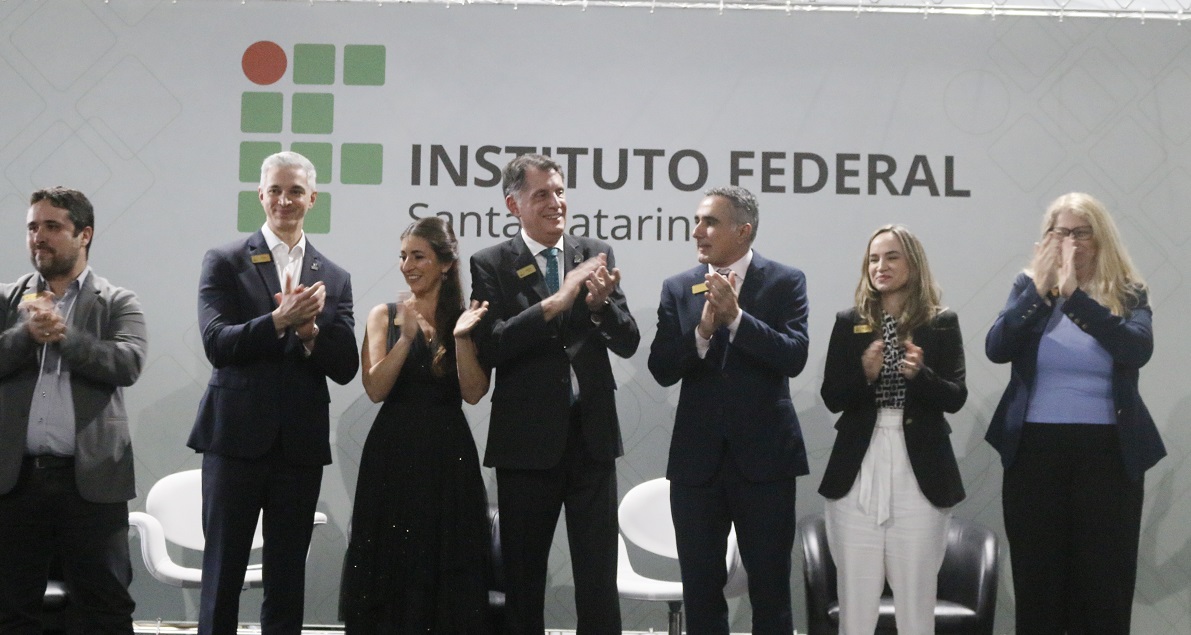 O reitor Zízimo Moreira Filho e a nova equipe de gestão do IFSC