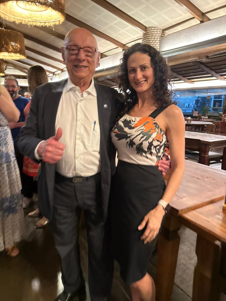 Diretora Daiane com o senador Esperidião Amin, em Brasília.