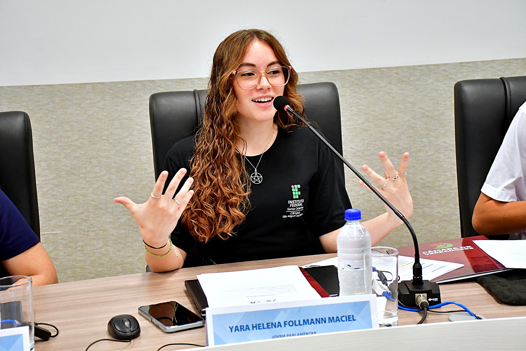 Estudante do IFSC Yara Helena Follmann Maciel. Crédito da foto: Tiarajú Goldschmidt/Câmara de Vereadores São Miguel do Oeste