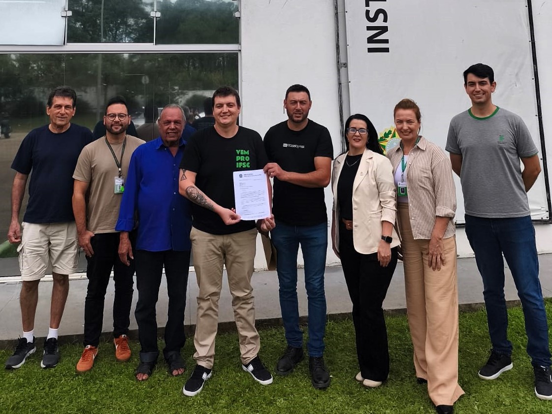 Entrega do ofício confirmando a emenda da deputada federal Ana Paula Lima