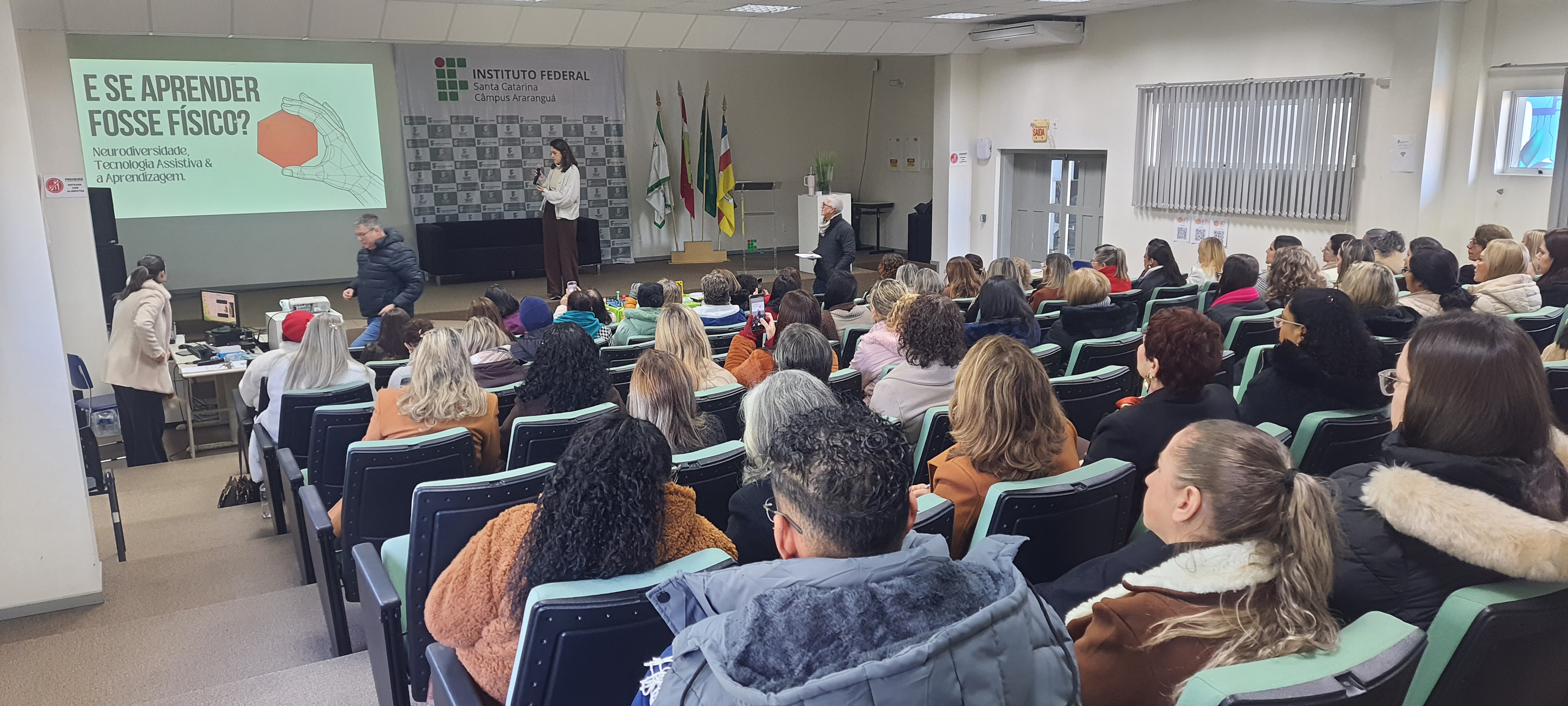 Mais de 100 educadores participaram do evento