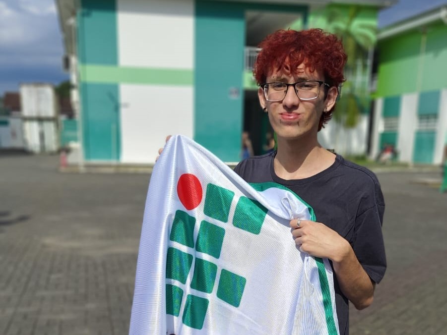 Gustavo Henrique Machado Linhares, do &nbsp;6º módulo do curso técnico integrado em Eletroeletrônica do Câmpus Joinville, que vai poder realizar três desejos de uma só vez: fazer um intercâmbio fora do Brasil, conhecer a Argentina e aprender espanhol